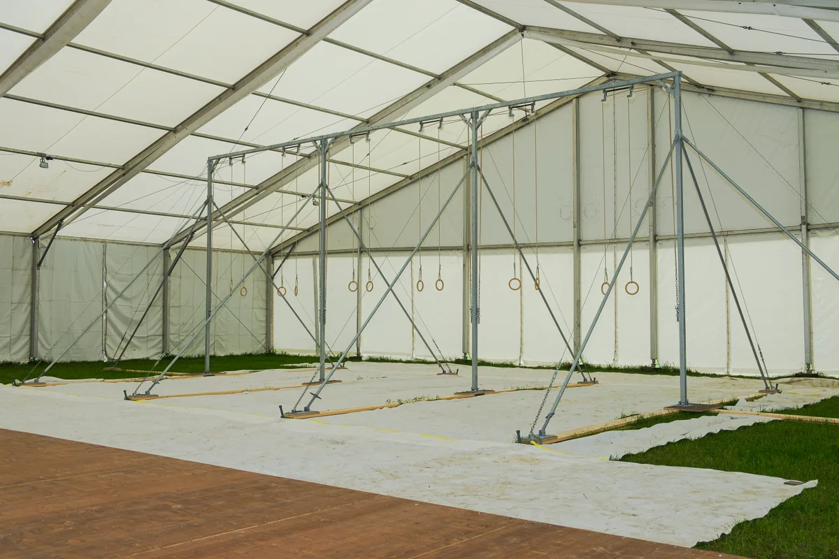 Ringe in der Geräteturnhalle.